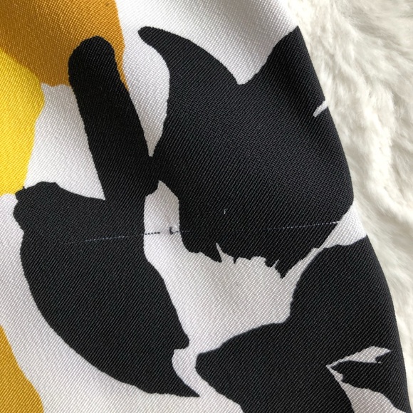 Sleeveless Yellow and Black Floral Dress - Picture 7 of 7